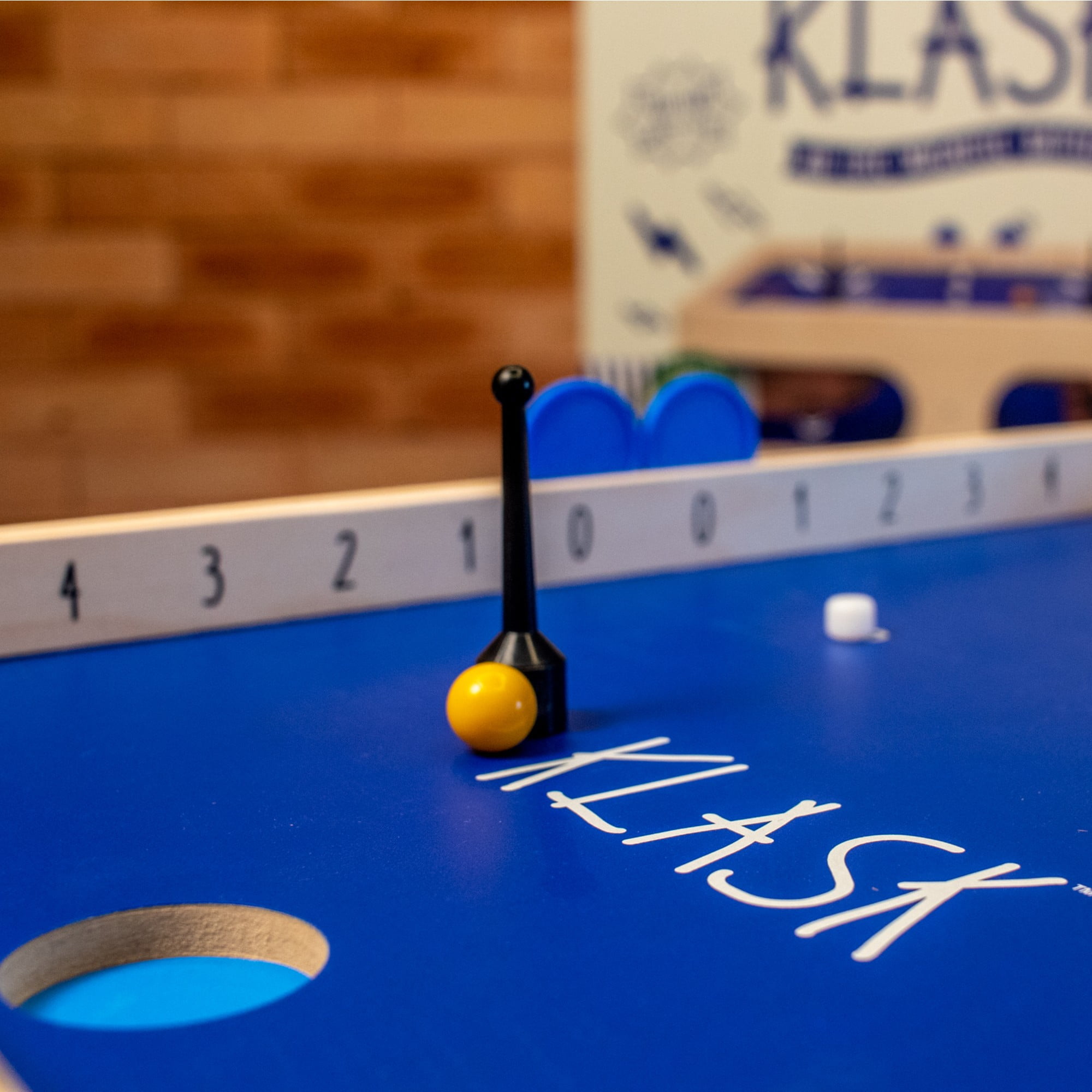 Ganha o KLASK! Um jogo para todos em qualquer lugar!