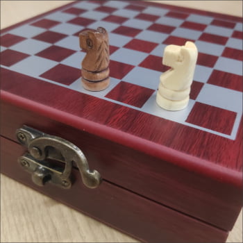 kit Abridor de Vinho + Jogo de Xadrez
